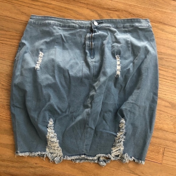 SHEIN Raw Hem Ripped Bodycon Denim Skirt - Picture 4 of 6